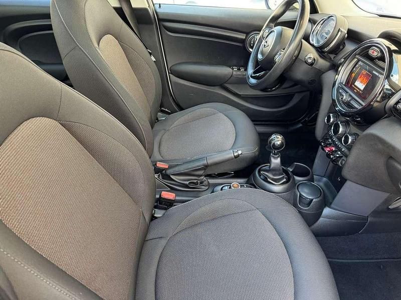 Usado Mini ONE 102 CV (75 kW) 2019 Beige Utilitario