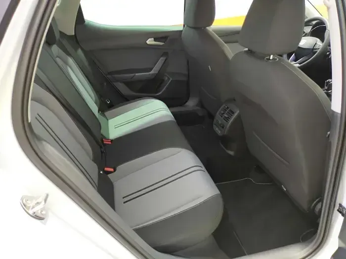 Usado Seat Leon Style 116 CV (85 kW) 2025 Blanco Berlina