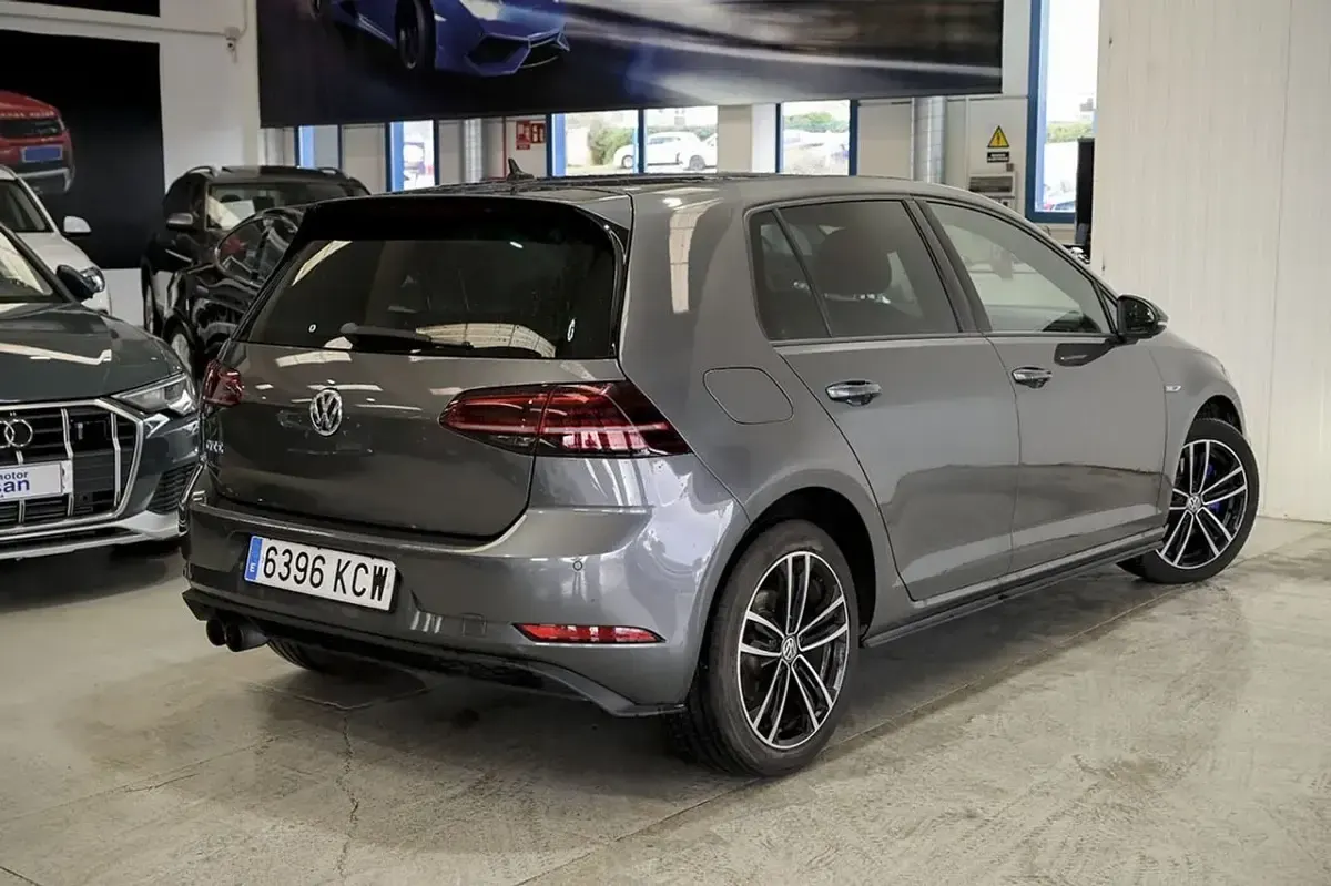 Usado VW Golf VII GTE 204 CV (150 kW) 2017 Gris Utilitario