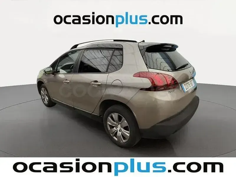 Usado Peugeot 2008 Style 110 CV (80 kW) 2017 Gris / plata SUV
