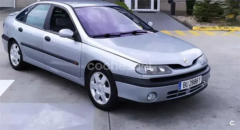 Usado Renault Laguna 100 CV (73 kW) 1999 Gris / plata Berlina
