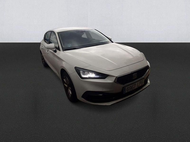 Usado Seat Leon Style 115 CV (84 kW) 2021 Blanco Utilitario