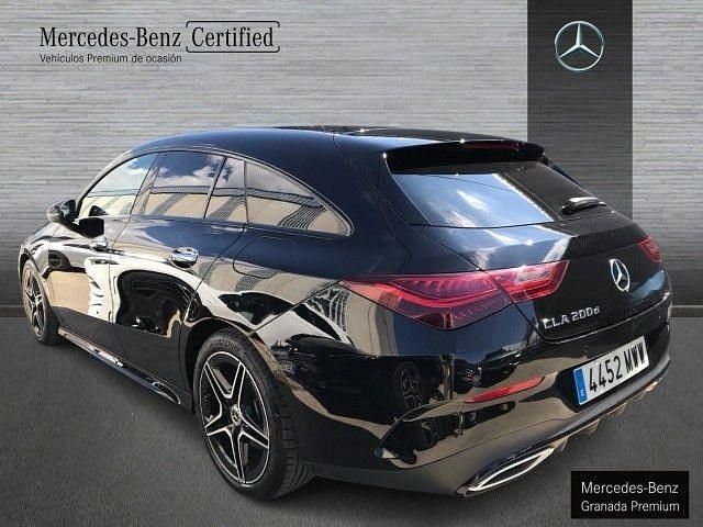 Usado Mercedes CLA200 Shooting Brake AMG line 150 CV (110 kW) 2024 Negro noche Familiar