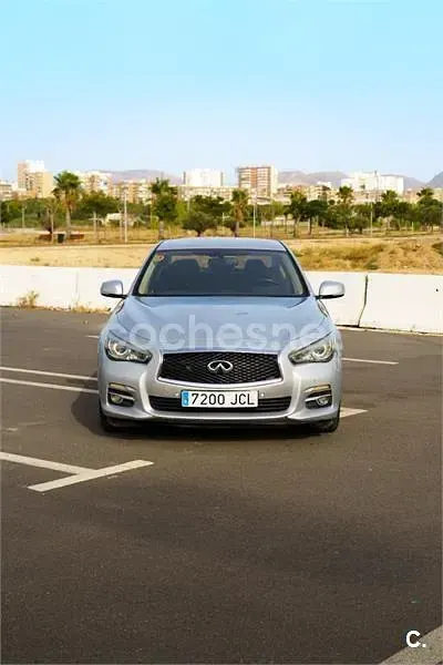 Usado Infiniti Q50 170 CV (125 kW) 2015 Gris / plata Berlina