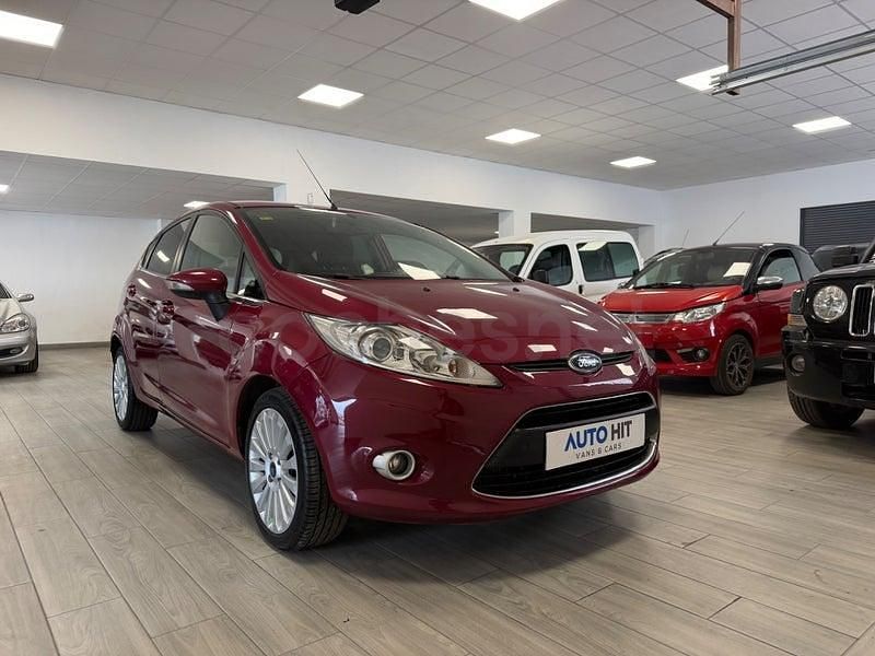 Usado Ford Fiesta Titanium 90 CV (66 kW) 2009 Granate Berlina