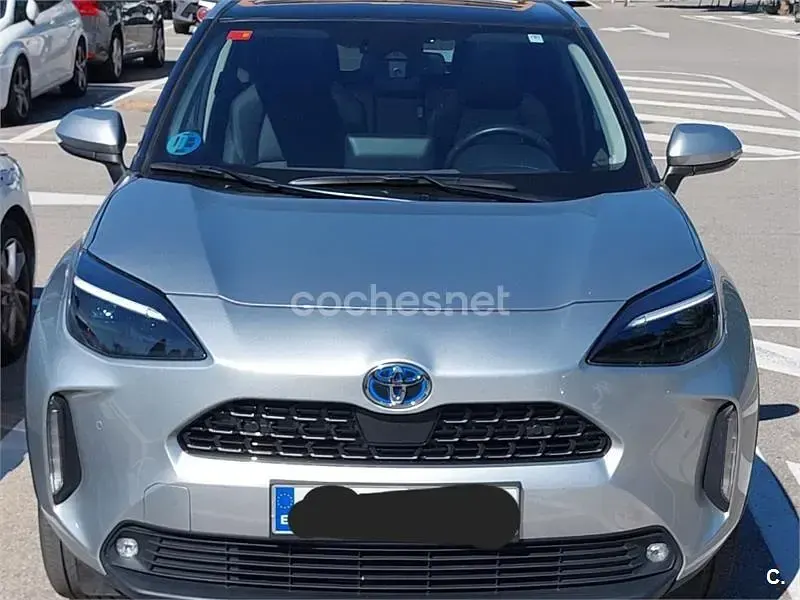 Usado Toyota Yaris Cross Plus 116 CV (85 kW) 2021 Gris / plata SUV
