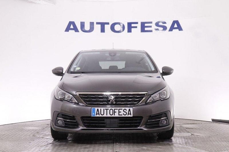 Usado Peugeot 308 Allure 130 CV (95 kW) 2019 Gris titanio