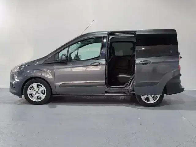 Usado Ford Transit Courier Trend 75 CV (55 kW) 2019 Gris Van