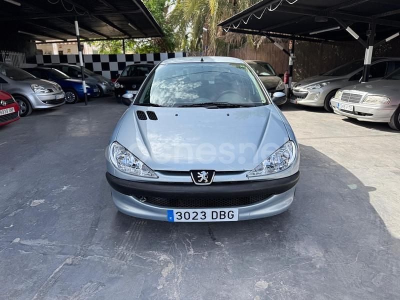 Usado Peugeot 206 75 CV (55 kW) 2005 Gris / plata Berlina