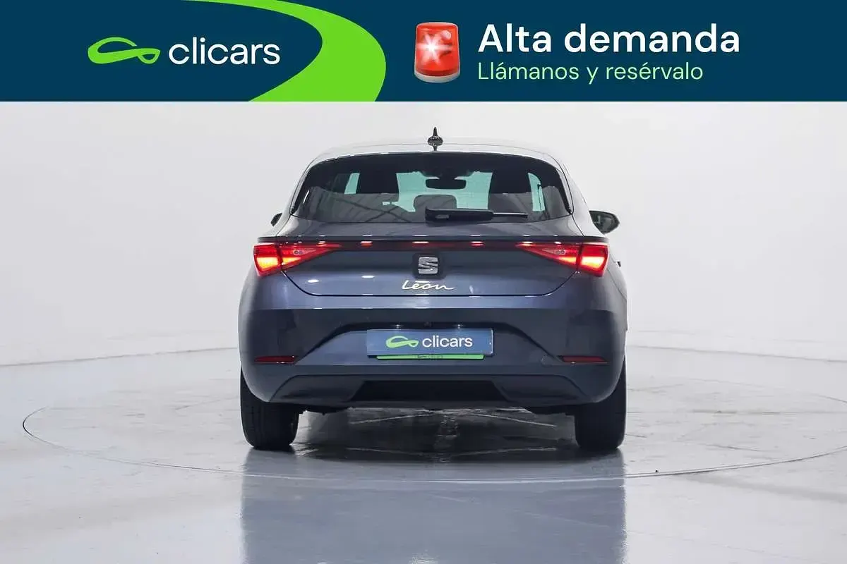 Usado Seat Leon Style 110 CV (80 kW) 2020 Negro Utilitario