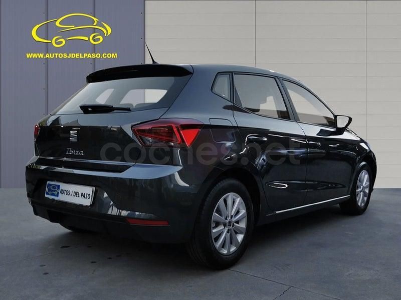 Usado Seat Ibiza Style Plus 110 CV (80 kW) 2022 Gris / plata Utilitario