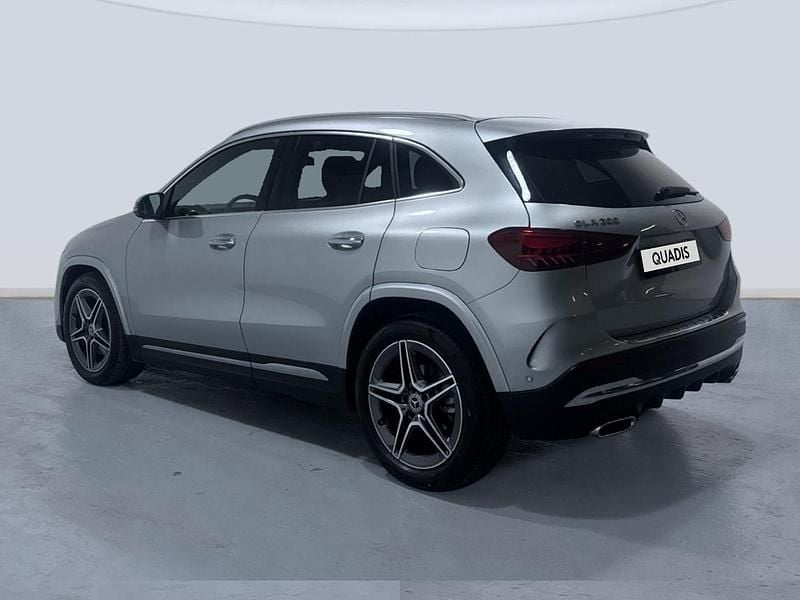 Käytetty Mercedes GLA200 163 HP (119 kW) 2025 Harmaa Katumaasturi