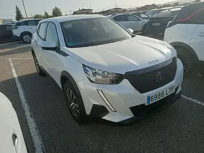 Usado Peugeot 2008 Active 110 CV (80 kW) 2021 Blanco SUV