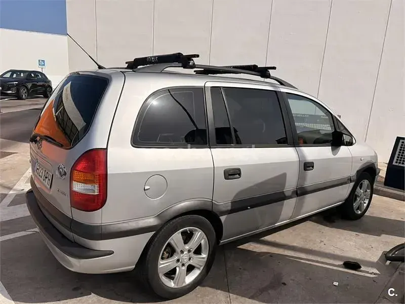 Usado Opel Zafira Elegance 115 CV (84 kW) 2001 Gris / plata Monovolumen