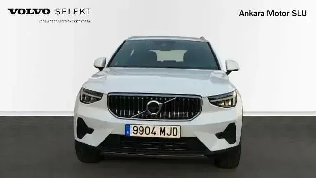Usado Volvo XC40 Core 211 HP (155 kW) 2023 Branco SUV