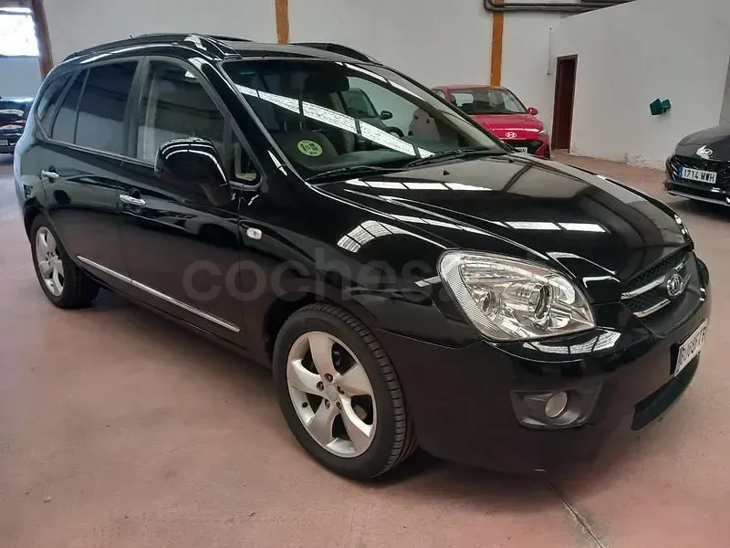 Usado Kia Carens 140 CV (102 kW) 2007 Negro Monovolumen