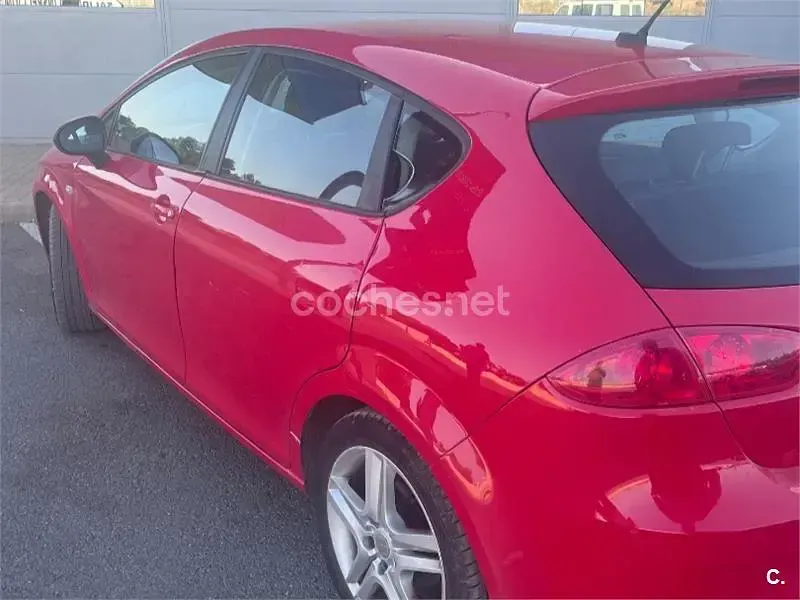Usado Seat Leon Copa 105 CV (77 kW) 2011 Rojo Utilitario