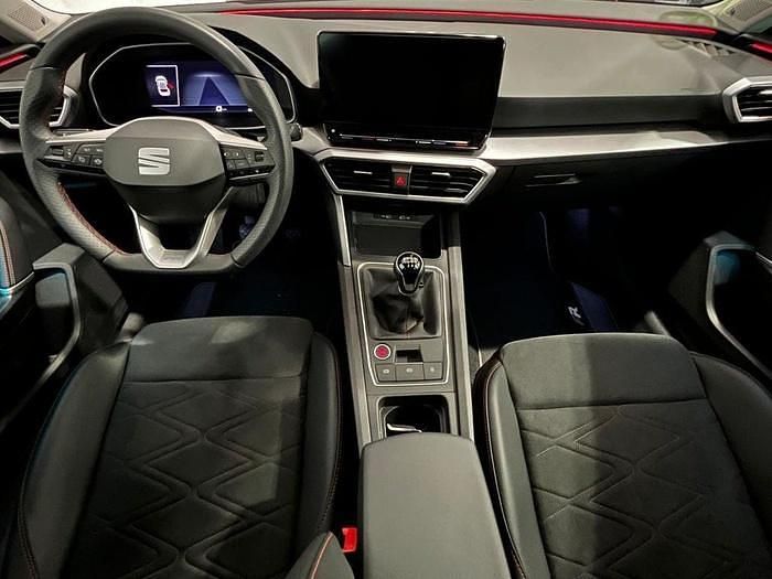 Usado Seat Leon FR 150 CV (110 kW) 2024 Rojo Utilitario