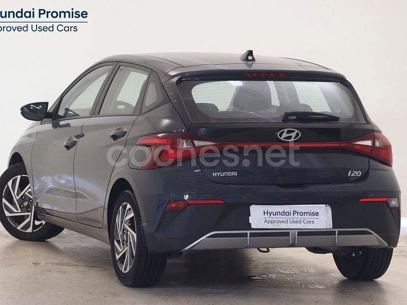 Usado Hyundai i20 84 CV (61 kW) 2024 Gris / plata Berlina