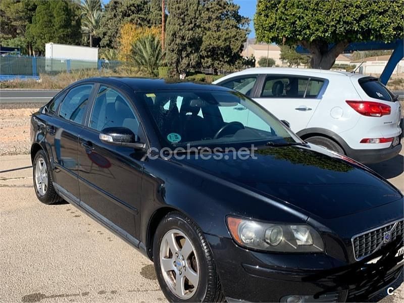 Negro Usado 2007 Volvo S40 Momentum Berlina | 4500 € (Un poco caro) - Imagen 1/4