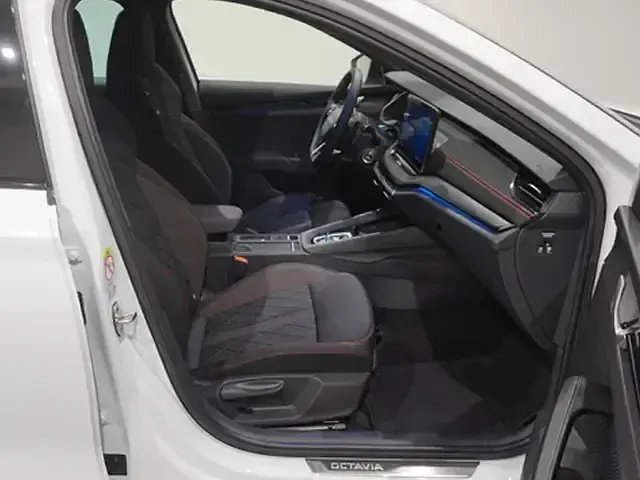 Nuevo Skoda Octavia RS 265 CV (194 kW) 2026 Blanco Berlina