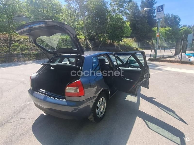 Usado Audi A3 Ambiente 110 CV (80 kW) 2001 Gris / plata Utilitario