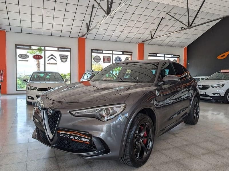 Usado Alfa Romeo Stelvio 510 CV (375 kW) 2018 Gris / plata SUV