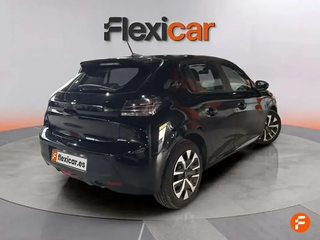 Usado Peugeot 208 Style 101 CV (74 kW) 2024 Gris Utilitario