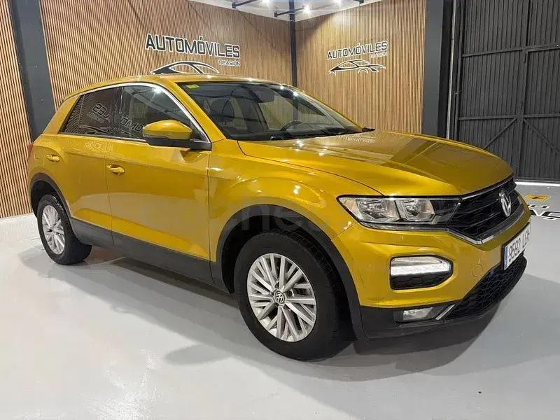 Usado VW T-Roc Advance 115 CV (84 kW) 2020 Amarillo SUV