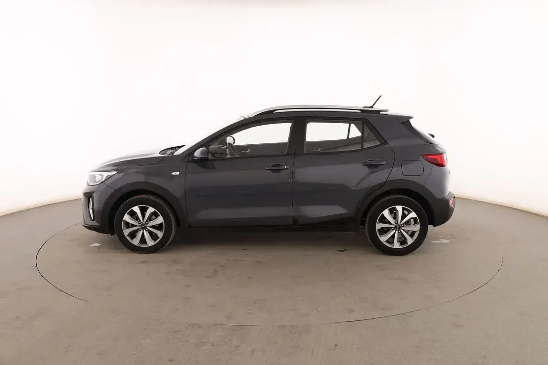 Usado Kia Stonic 101 CV (74 kW) 2022 Gris SUV