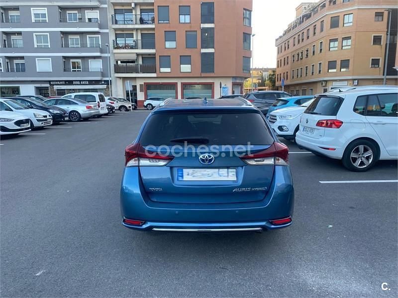 Usado Toyota Auris Hybrid Advance 136 CV (100 kW) 2016 Azul Familiar