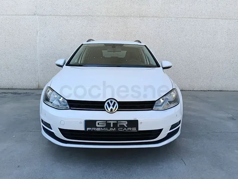 Usado VW Golf VII Advance 105 CV (77 kW) 2014 Blanco Familiar