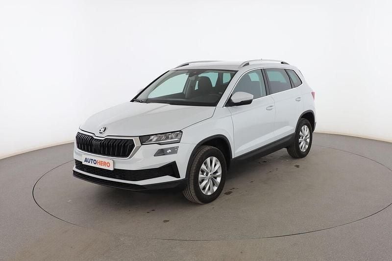 Blanco Usado 2023 Skoda Karoq Ambition SUV | 22.099 € (Precio justo) - Imagen 1/3