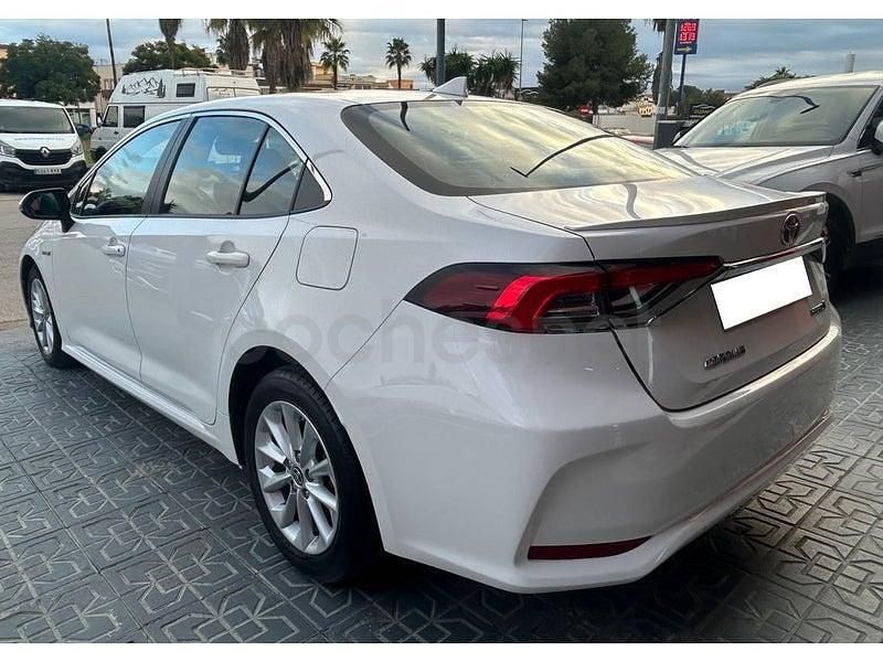 Usado Toyota Corolla Active 122 CV (89 kW) 2020 Blanco Berlina