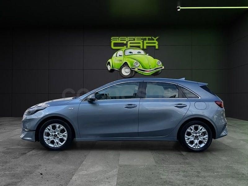 Usado Kia Ceed 100 CV (73 kW) 2022 Gris / plata Utilitario