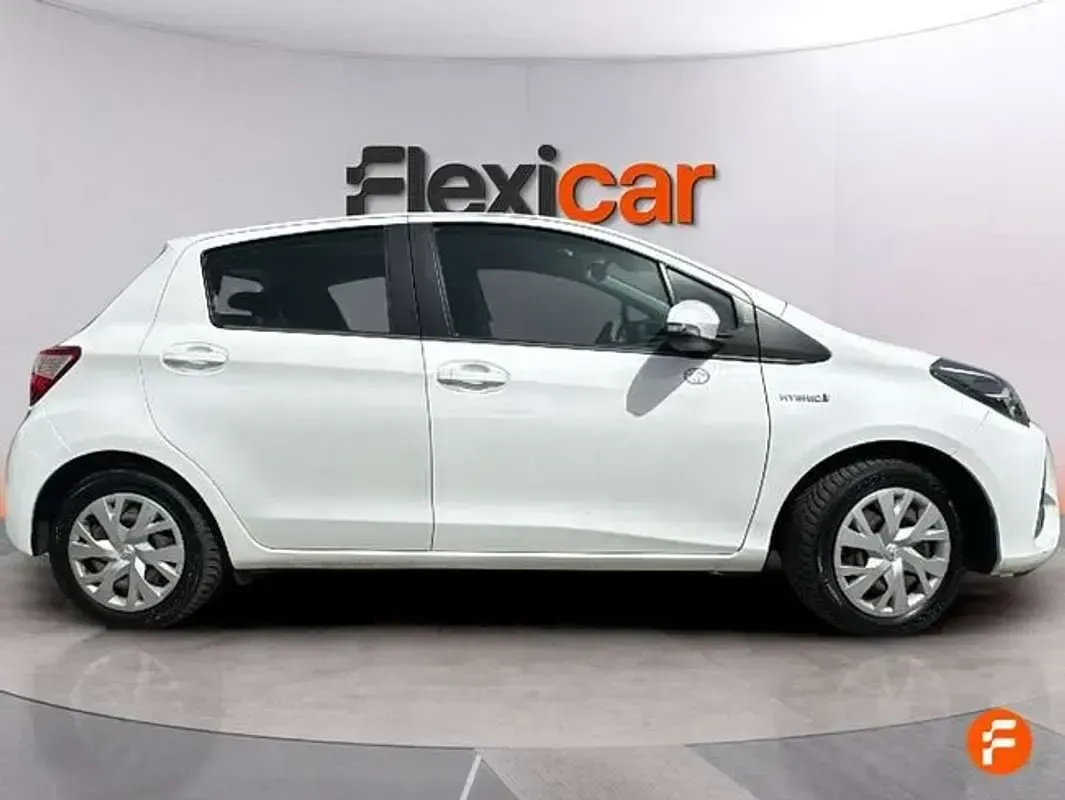 Usado Toyota Yaris Business Edition 116 CV (85 kW) 2020 Blanco Utilitario