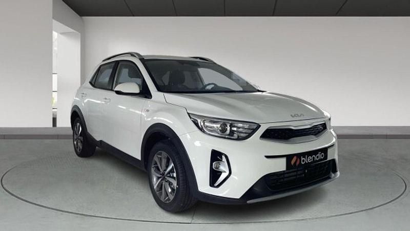 Usado Kia Stonic 84 CV (61 kW) 2023 Blanco SUV