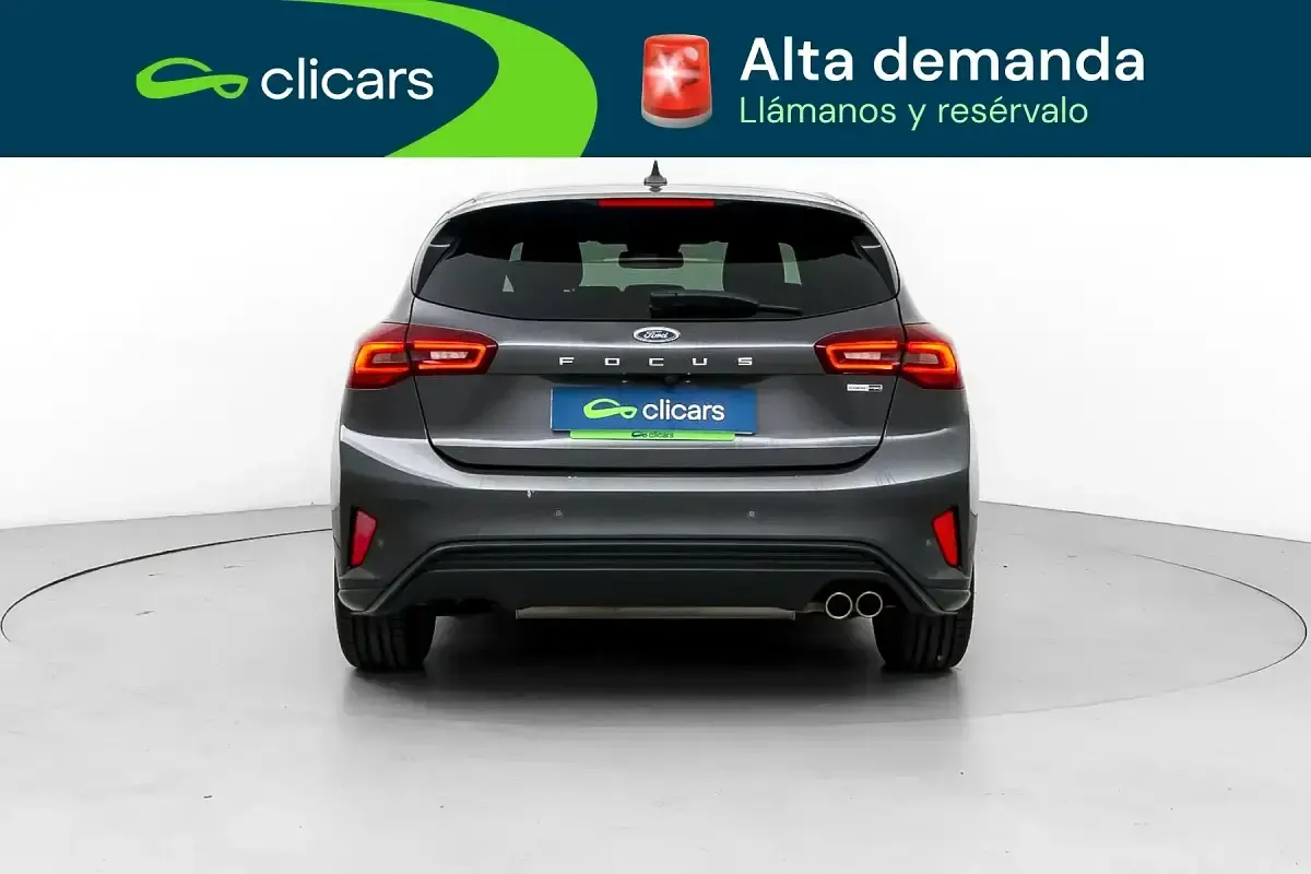 Usado Ford Focus ST-Line 125 CV (91 kW) 2023 Gris / plata Berlina