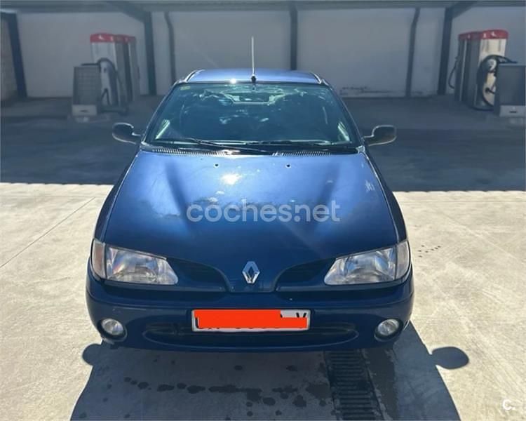 Usado Renault Mégane Coupé 90 CV (66 kW) 1997 Azul Coupe