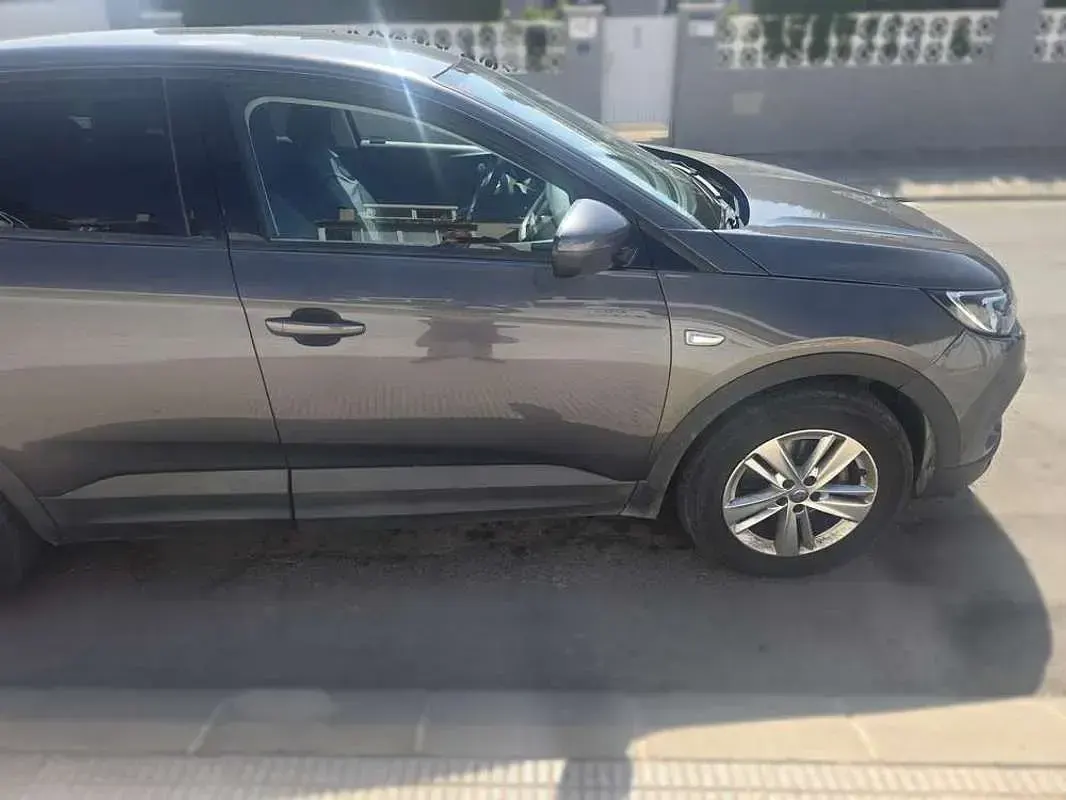 Usado Opel Grandland X Selective 120 CV (88 kW) 2018 Gris SUV