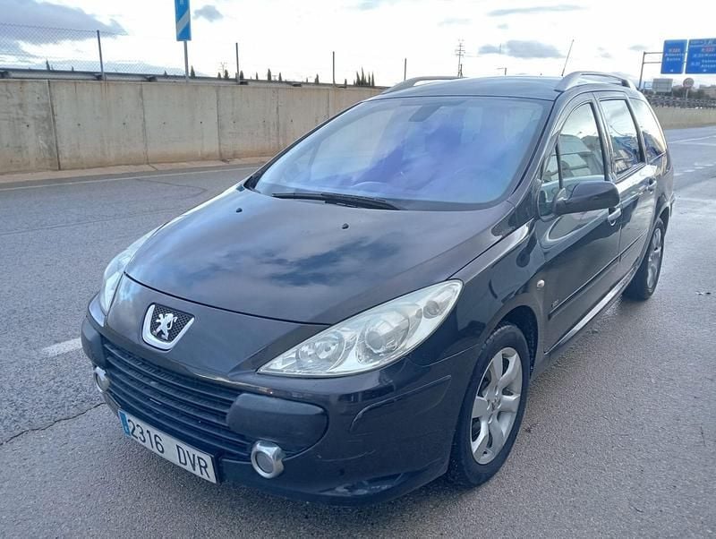 Usado Peugeot 307 110 CV (80 kW) 2006 Negro Familiar