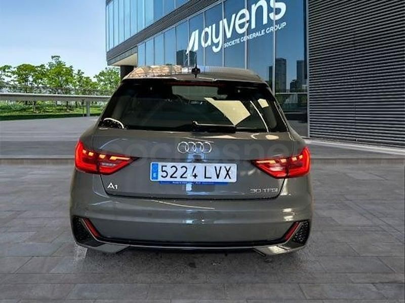 Usado Audi A1 110 CV (80 kW) 2022 Gris / plata SUV