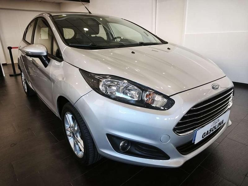 Gris Usado 2015 Ford Fiesta Trend Utilitario | 8900 € (Un poco caro) - Imagen 1/4