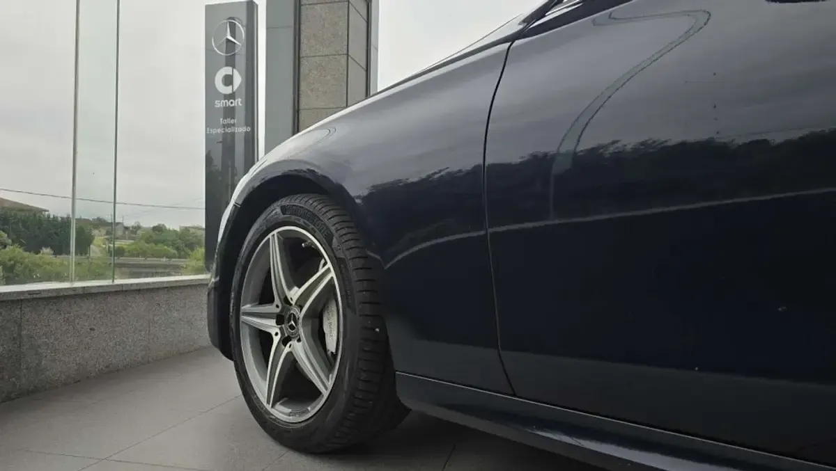 Usado Mercedes E220 194 CV (142 kW) 2019 Azul Berlina