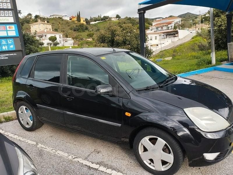 Usado Ford Fiesta Trend 80 CV (58 kW) 2004 Negro Utilitario