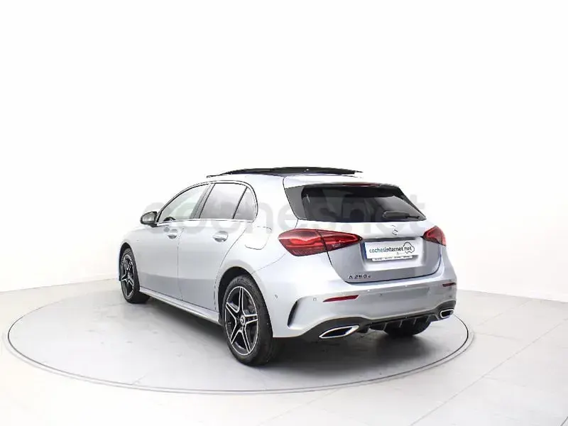 Usado Mercedes A250 218 CV (160 kW) 2025 Gris / plata Berlina