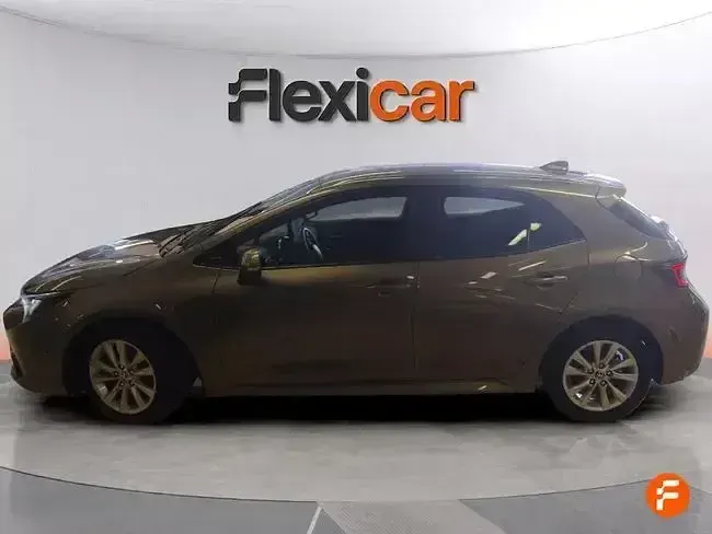 Usado Toyota Corolla Active 140 CV (102 kW) 2024 Marrón Berlina