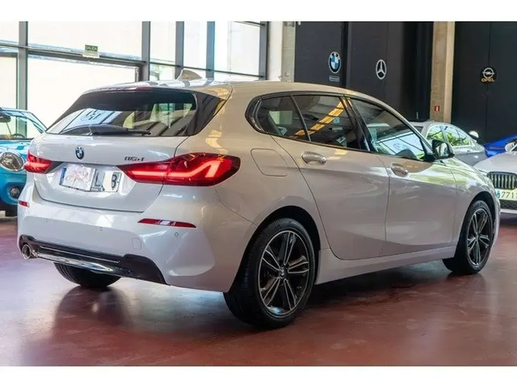Usado BMW 116 Sport Line 116 CV (85 kW) 2021 Blanco Utilitario