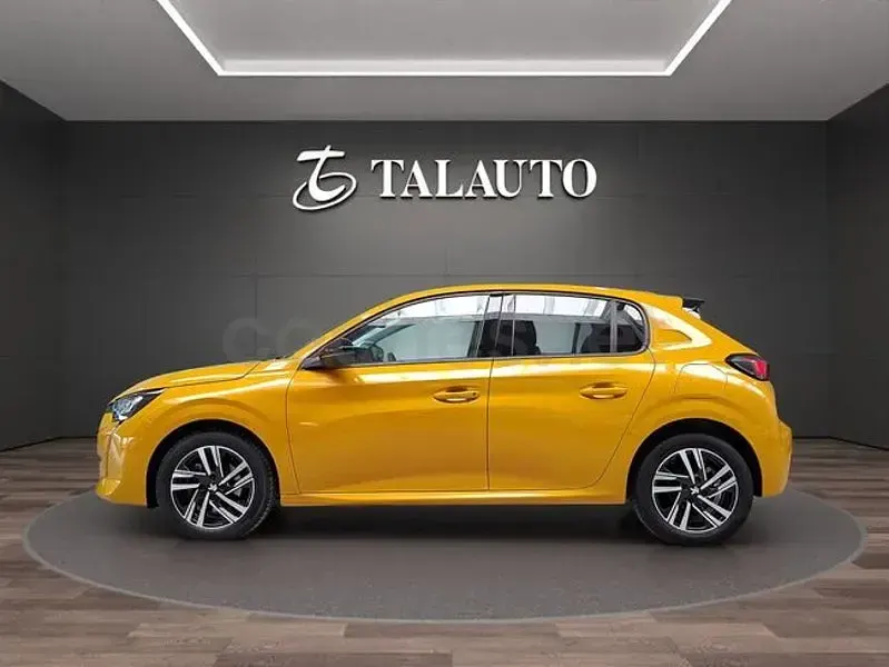 Usado Peugeot 208 Allure 100 CV (73 kW) 2022 Amarillo Utilitario