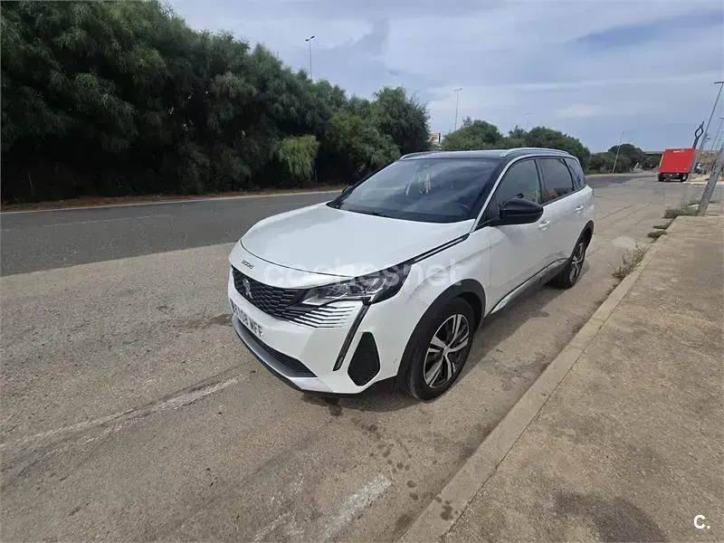 Usado Peugeot 5008 Allure 130 CV (95 kW) 2023 Blanco SUV